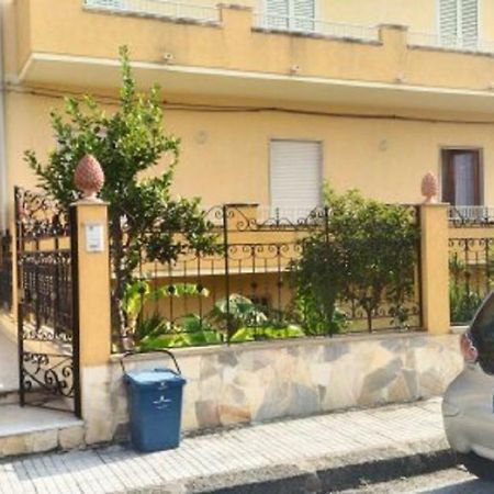 Relax Due Passi Dal Mare Apartment Spadafora Luaran gambar